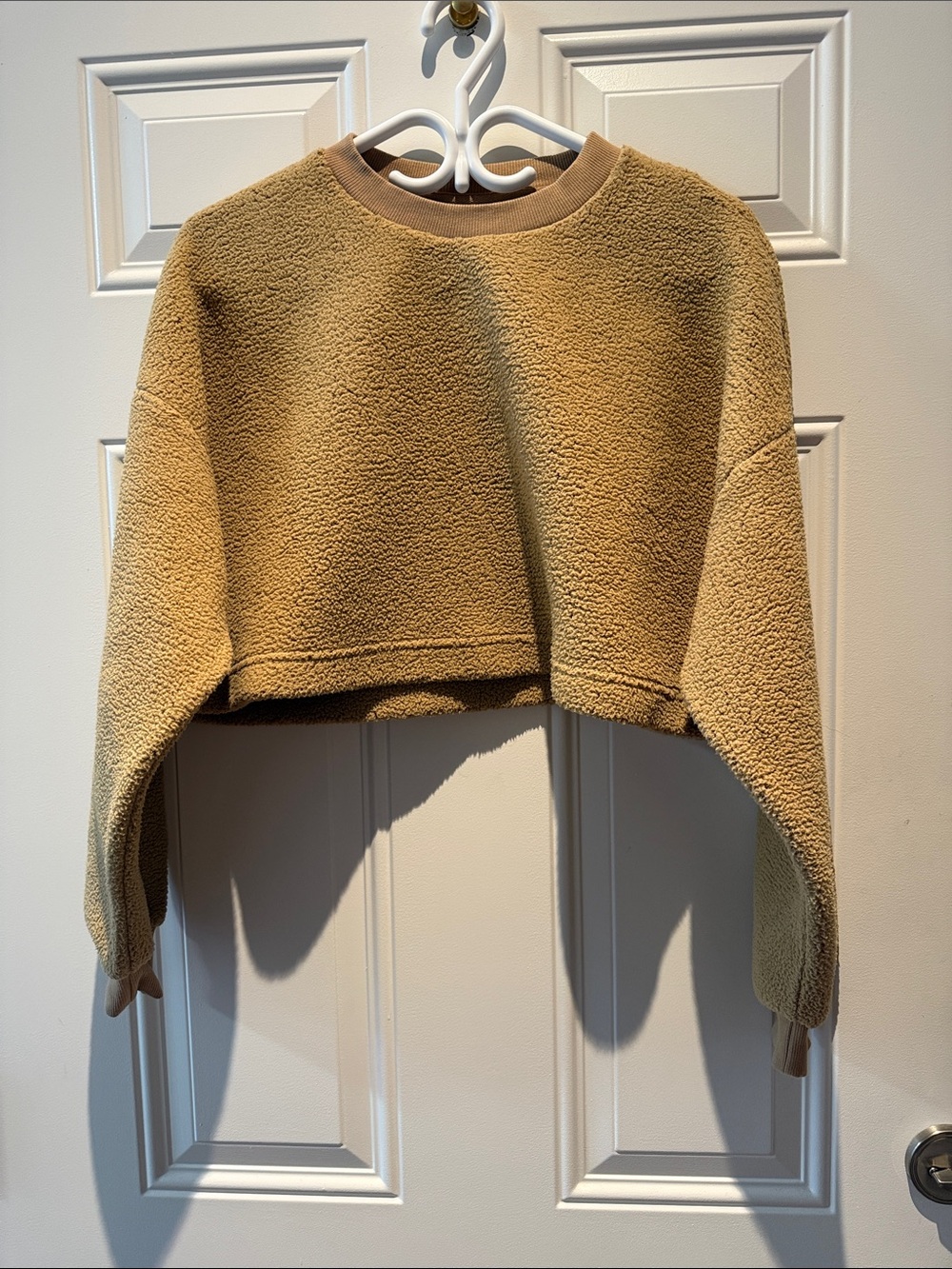 SUNDAY BEST - ARITZIA - SIZE XS - Camel Sherpa Cropped - Excellent Condition!!